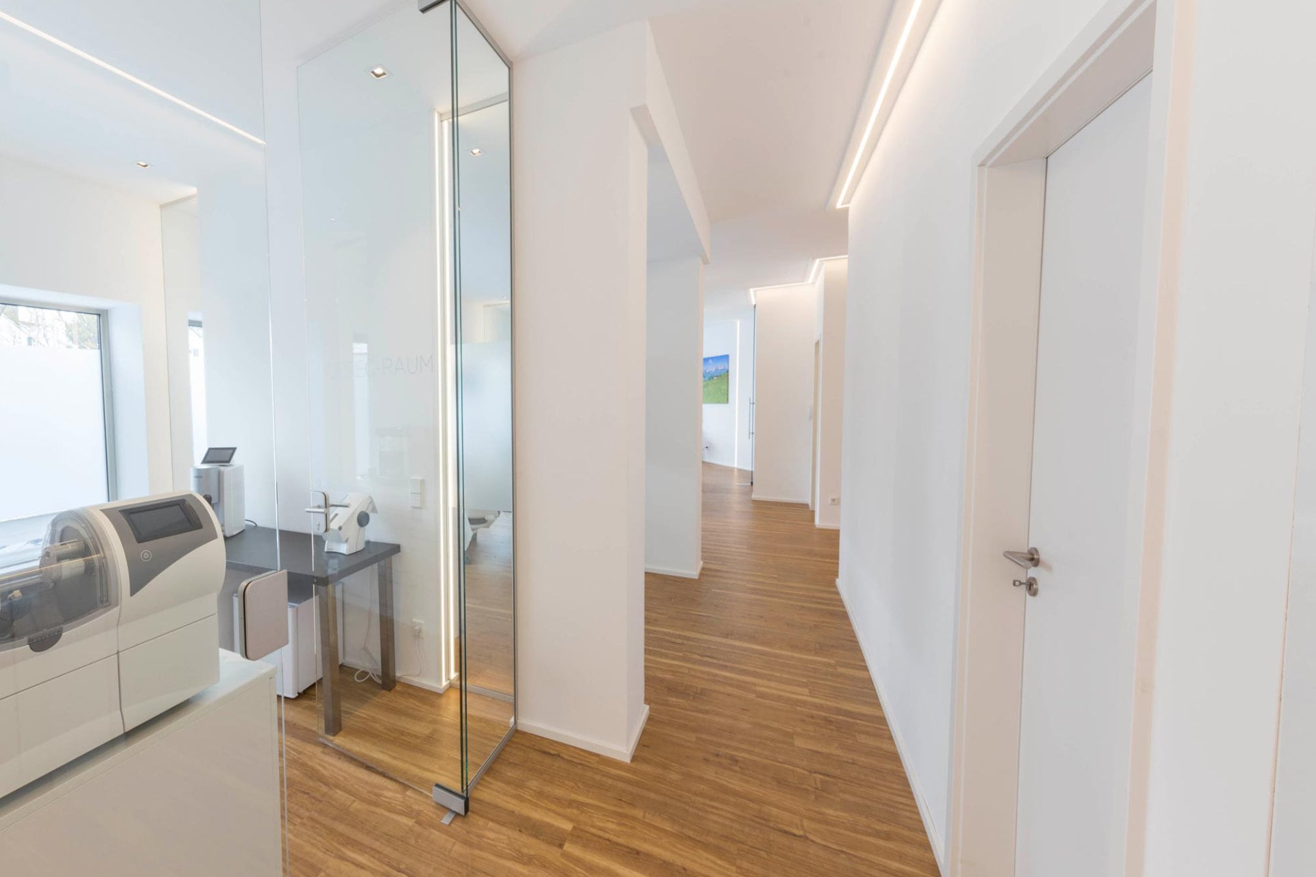 Flur Mit Lichtleisten